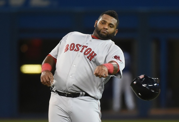 Pablo Sandoval's belt explodes swinging at R.A. Dickey knuckleball